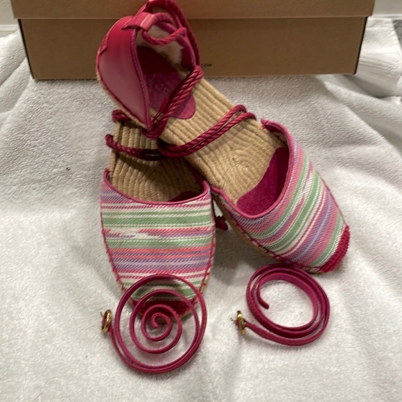 Gently used UGGs size 9 style is Libbi - Picture 1 of 11